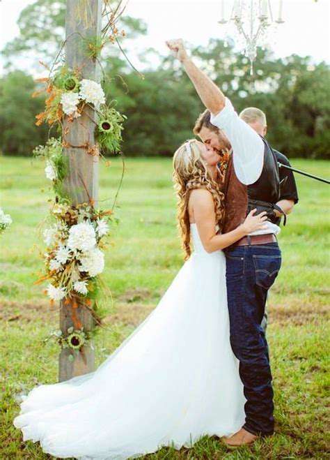 Rustic Country Wedding Planning: Ideas and Tips