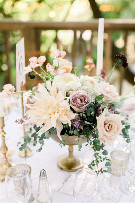 TableSettingsandFloralArrangements:ASymphonyofStyles