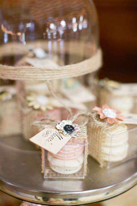 CreativeDIYDecorationstoWowYourGuestsonaBudget