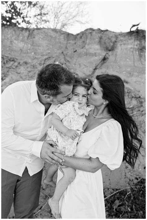 EngagingtheCoupleandGuests:CapturingAuthenticMoments
